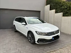 Volkswagen Passat Variant 1.4 TSI DSG GTE LED AHK Pano ACC