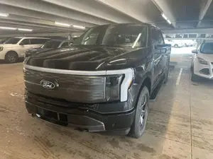 Ford F 150 F150 Lightning Lariat grosse Batterie im Vorlauf