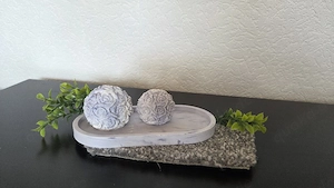 Tablet mit 2 Rosenkugeln