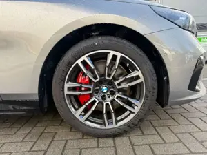 BMW i5 eDrive40 Touring M-Sport Pro/ACC/AHK/eSIM Bild 3