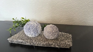 2 Rosenkugeln weiß lila