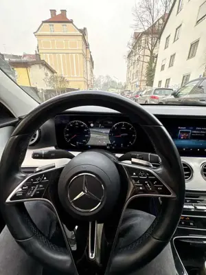 Mercedes-Benz E 200 d 9G-TRONIC