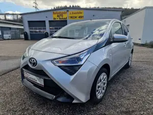 Toyota Aygo x-play-AUTOMATIK-NAVI-RÜCKFAHRKAMERA-SCHECKHEFT Bild 2