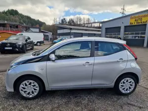 Toyota Aygo x-play-AUTOMATIK-NAVI-RÜCKFAHRKAMERA-SCHECKHEFT Bild 5