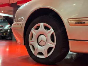 Mercedes-Benz E 320 E320/3.2 V6 224PS/4MATIC/ELEGANCE/TRAVERTINBEIGE Bild 4