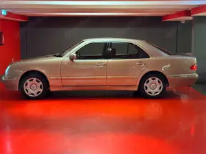 Mercedes-Benz E 320 E320/3.2 V6 224PS/4MATIC/ELEGANCE/TRAVERTINBEIGE Bild 3