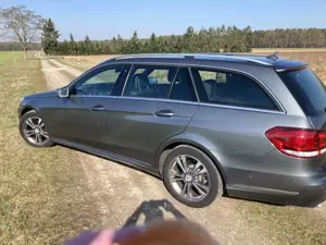Mercedes-Benz E 220 E-Klasse T-Modell Diesel T CDI DPF BlueEFFICIENCY Bild 4