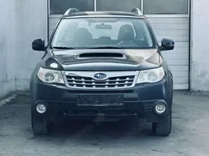 Subaru Forester 4x4*XENON*PANORAMA*LEDER*KAMERA*AHK*