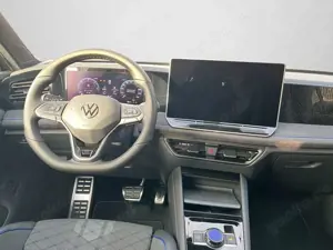 Volkswagen Tiguan R-Line Panorama AHK Black-Style Standhzg Bild 3