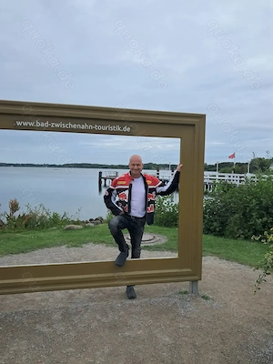 Suche jüngere sie für eine schöne erfolgreiche Beziehung 