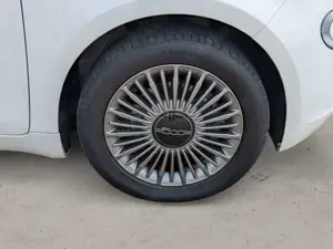 Fiat 500e 42kWh 118PS  16" LM-Felgen Bild 5