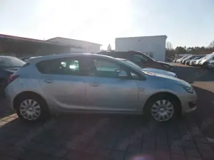 Opel Astra J Lim. 5-trg. Energy Bild 2