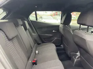 Peugeot 2008 PureTech 100 Active Bild 4