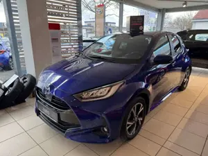 Toyota Yaris Hybrid Teamplayer Blau