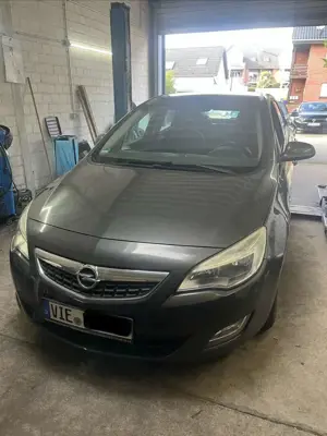 Opel Astra 2.0 CDTI TÜV 3/27 Lenkradheizung