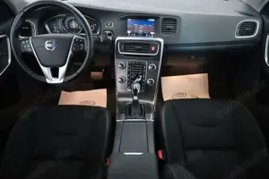 Volvo V60 Kombi Momentum T.Leder,Navi,Xenon,Kamera,AHK Bild 4
