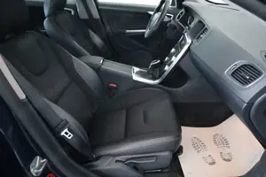 Volvo V60 Kombi Momentum T.Leder,Navi,Xenon,Kamera,AHK Bild 5