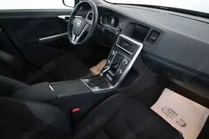 Volvo V60 Kombi Momentum T.Leder,Navi,Xenon,Kamera,AHK Bild 3