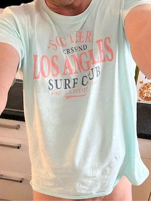 Crazy Kerl als naked Cleaner