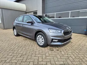 Skoda Fabia 1.0 TSI 95PS Selection 5-türig Rückf.Kamera Parkse
