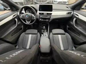 BMW X2 sDrive 18i Aut*HuD*LED*NAVI*SHZ*PDC*KAM*AHK* Bild 3