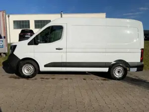 Renault Master 3,5t BLUE dCi 130 3,5t L2H2 Advance i 130 Euro6e Bild 2