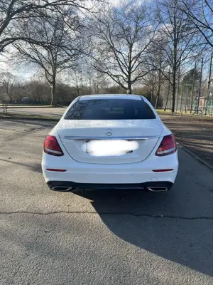 Mercedes-Benz E 220 E 220 d 4Matic 9G-TRONIC AMG Line