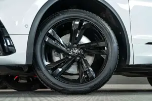 Volkswagen Tiguan Allspace 2.0 TSI R-Line 4M STHZ 7-SITZE Bild 3