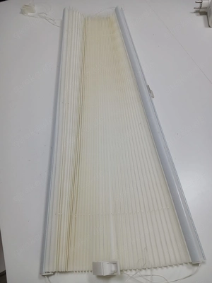 ZU VERSCHENKEN   Komplettset 9 Plissee-Innenjalousien