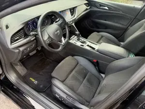 Opel Insignia B Sports Tourer Ultimate mit AHK Bild 5