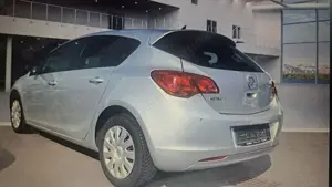 Opel Astra J Lim. 5-trg. Act. 2.Hd.Top *mtl.Rate 81,- Bild 3