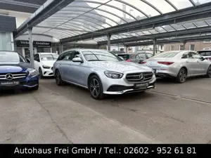 Mercedes-Benz E 220 d T AVANTGARDE 1-HAND*WIDESCREEN*LED*AMBIE Bild 3