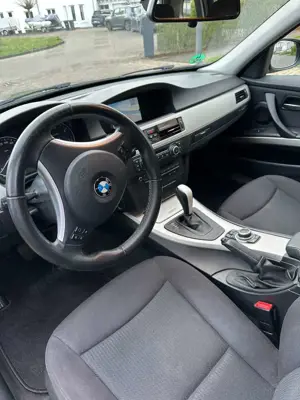 BMW 320 320d DPF Touring Aut. Edition Fleet Bild 4