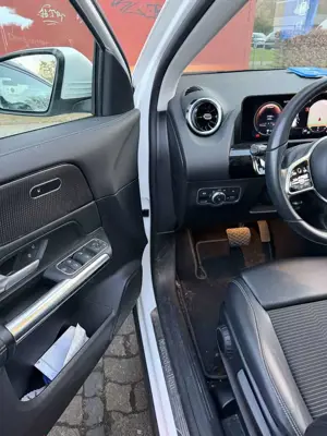 Mercedes-Benz GLA 180 7G-DCT