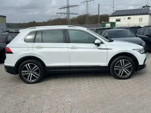 Volkswagen Tiguan Elegance 4M LEDER*HUD*DCC*AHK*MATRIX*360° Bild 2