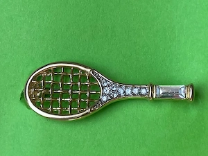 Modeschmuck- Anstecknadel Tennisschläger