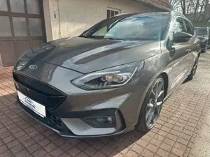 Ford Focus Turnier ST*AUTOM.*LED*SITZH.*RECARO*LM*1HD