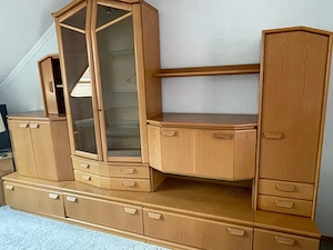 Zu verschenken Wohnwand und TV Tisch Bild 2