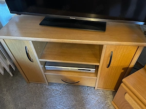 Zu verschenken Wohnwand und TV Tisch Bild 3
