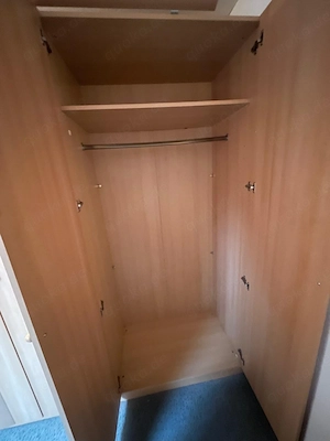 Kleiderschrank Holz hell 