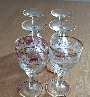 Zu verkaufen verschiedene Gläser und Porzellan