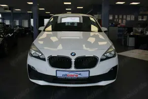 BMW 218 d Advantage Bild 2