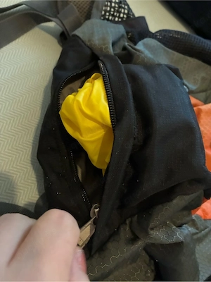 DEUTER Race X Rucksack - Top Zustand - Inkl. Regenschutz 