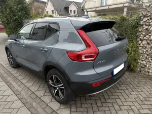 Volvo XC40 T3 Geartronic Momentum PRO, 1. Hand, Teilleder, Kamera, Navigation,  BLIS,  autom. Heckkl Bild 4