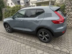 Volvo XC40 T3 Geartronic Momentum PRO, 1. Hand, Teilleder, Kamera, Navigation,  BLIS,  autom. Heckkl Bild 2