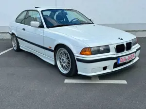 BMW 323