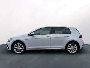 Volkswagen Golf VII Lim.Highline/R-LineStyling,LED,NAVI,PDC Bild 5