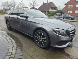 Mercedes-Benz E 300 E 300 DE NAVI RFK AHK SCHWENKBAR 360 KAMERA TOP Bild 3
