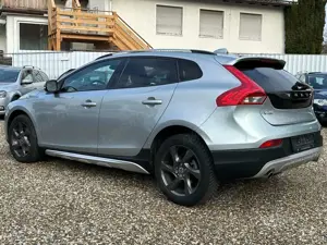 Volvo V40 Cross Country 2.0 D3 Momentum Automatik Xenon SHZ Navi Panorama Bild 3