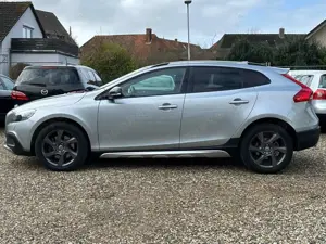 Volvo V40 Cross Country 2.0 D3 Momentum Automatik Xenon SHZ Navi Panorama Bild 2